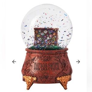 Taylor Swift - The ERAS Tour Acoustic Piano Snow Globe